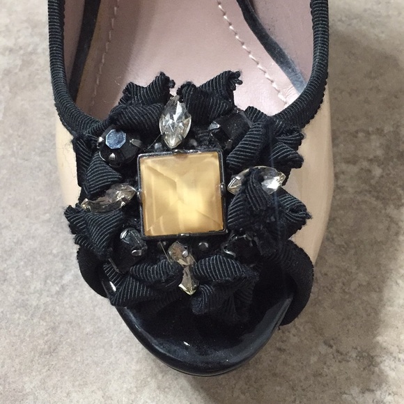 Vince Camuto patent leather heels size 6. Perfect condition, 4 inch heel. - Picture 5 of 5